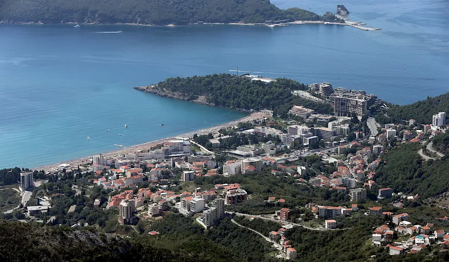 Najviše ruskih firmi registrovano je u Budvi. Photo: EPA/KOČA SULEJMANOVIĆ