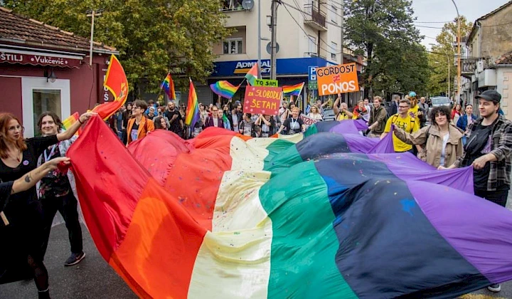 Vlada čisti udžbenike od diskriminacije prema LGBTIQ osobama