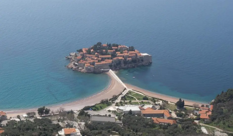 Pogled na Sveti Stefan. Foto: BIRN/Samir Kajošević
