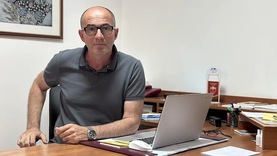 Direktor OŠ "Maksim Gorki" u Podgorici, Tigran Dobrašinović. Foto: BIRN/Jovana Damjanović