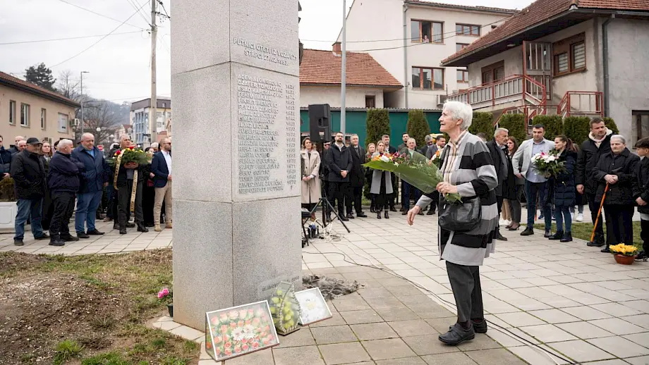 U Bijelom Polju podignut spomenik putnicima koji su oteti iz voza na stanici Štrpci. Foto: Opština Bijelo Polje