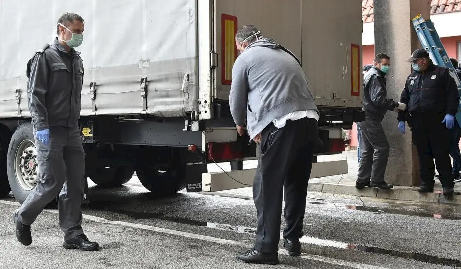 Carinska kontrola na graničnom prelazu Božaj. Foto: Vlada Crne Gore