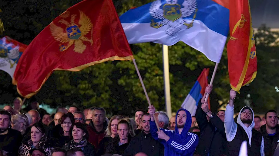Skup pristalica vladajuće koalicije u Podgorici. Foto: EPA-EFE/Boris Pejović