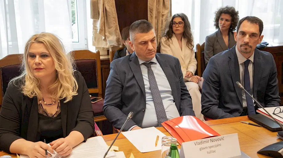 Specijalni državni tužilac Vladimir Novović (C) i Vrhovni državni tužilac Milorad Marković (D). Foto: Skupština Crne Gore