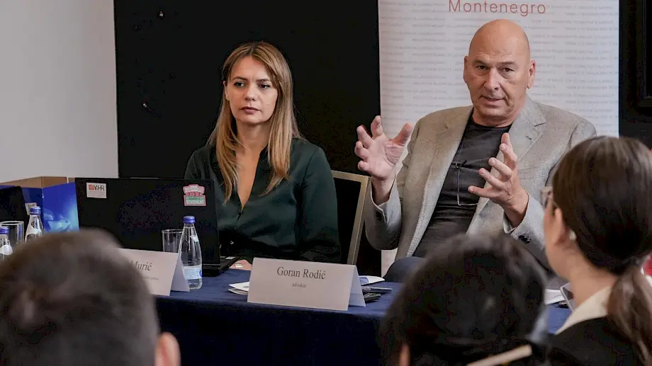 Izvršna direktorica Inicijative mladih za ljudska prava Amina Murić (L). Foto: yihr.me