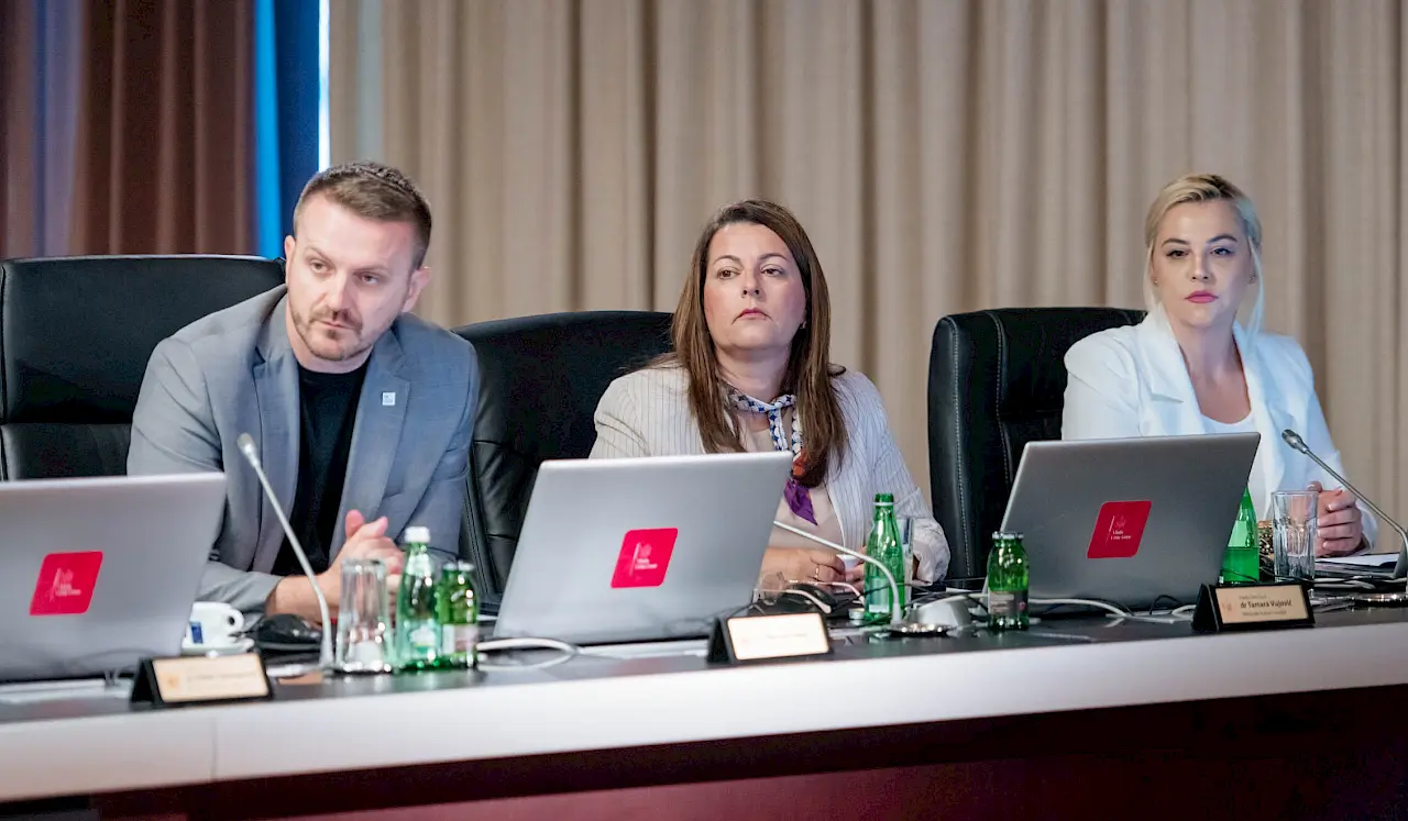 Ministarka kulture i nauke Tamara Vujović (u sredini) na sjednici Vlade. Foto: Vlada Crne Gore