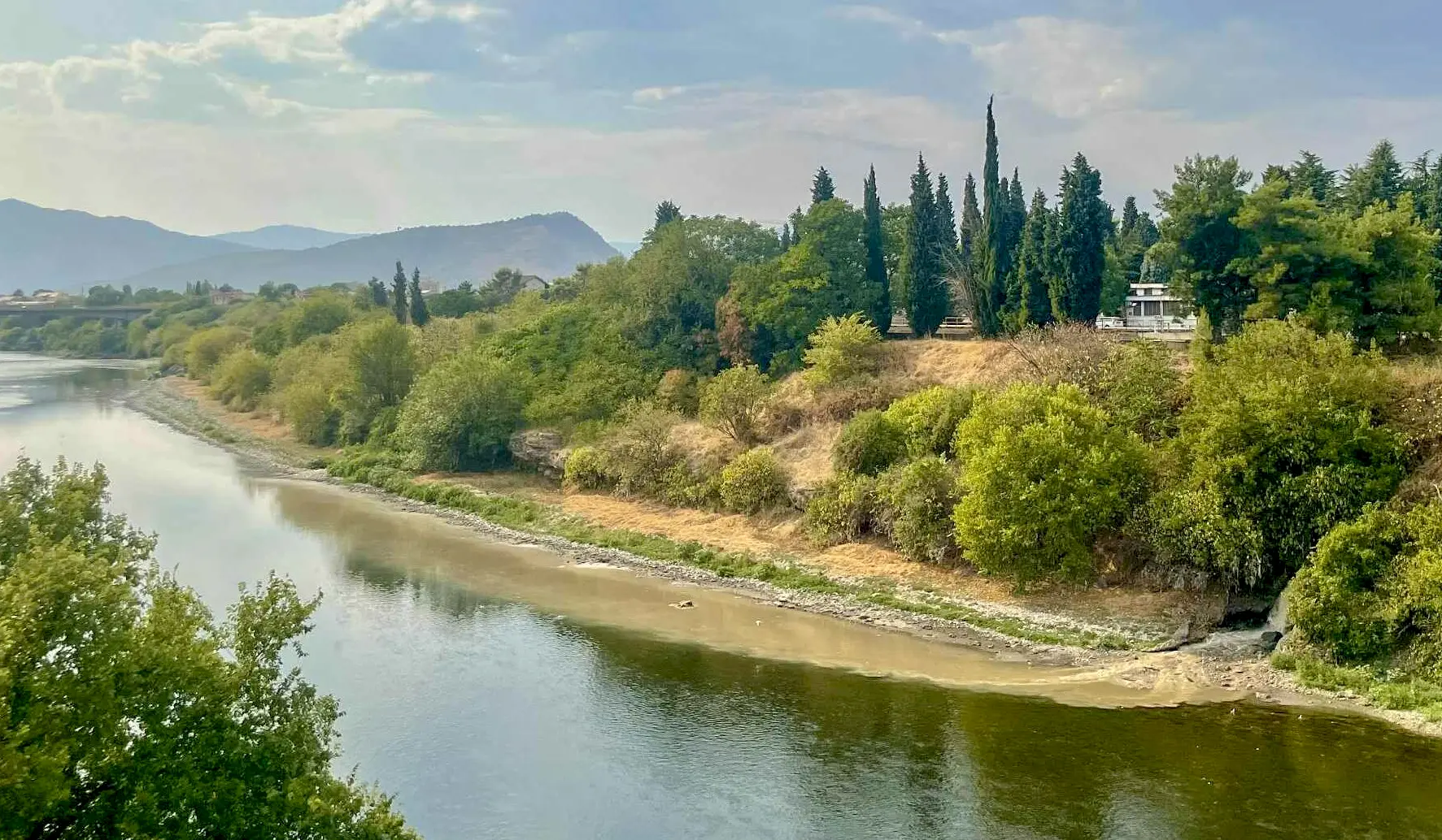Izlivanje otpadnih voda u Moraču, Podgorica. Foto: BIRN/Predrag Milić