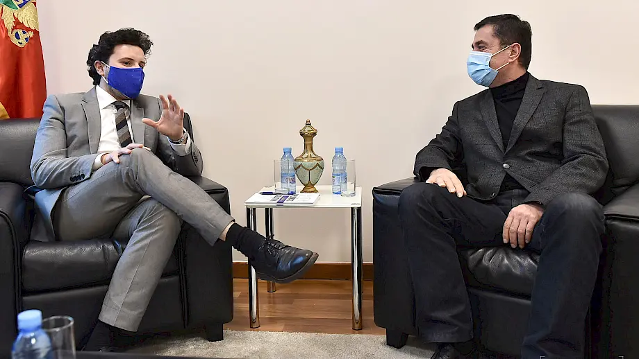 Bivši direktor Agencije za nacionalnu bezbjednost Dejan Peruničić (D). Foto: Vlada Crne Gore