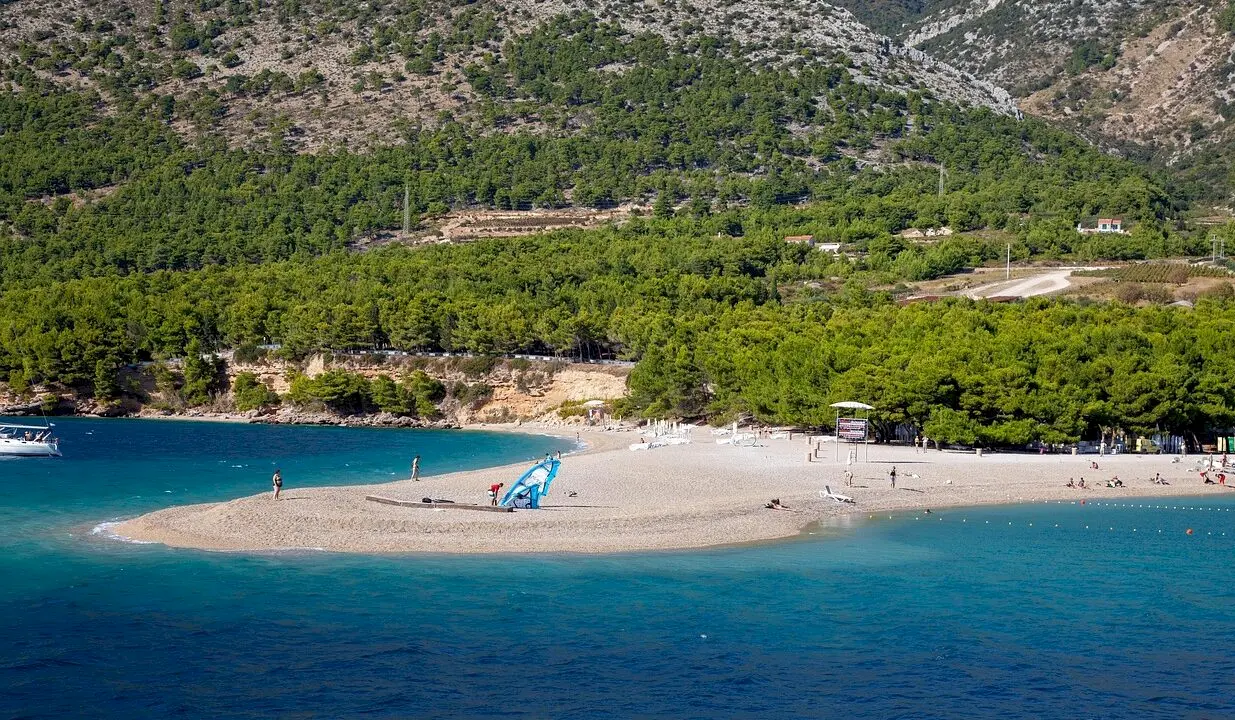 Plaža Zlatni rat na ostrvu Brač u Hrvatskoj. Foto: Pixabay