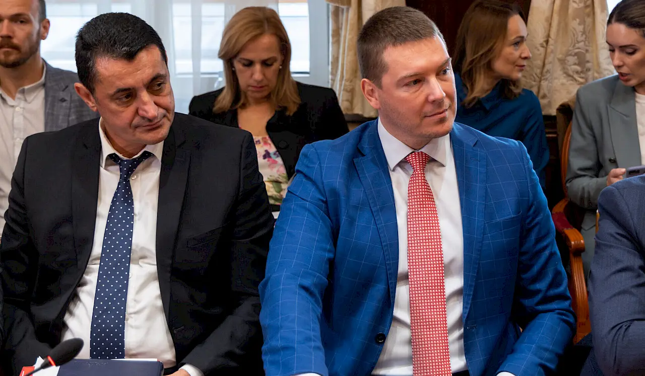 Bivši direktor Agencije za nacionalnu bezbjednost, Boris Milić (lijevo). Foto: Skupština Crne Gore.