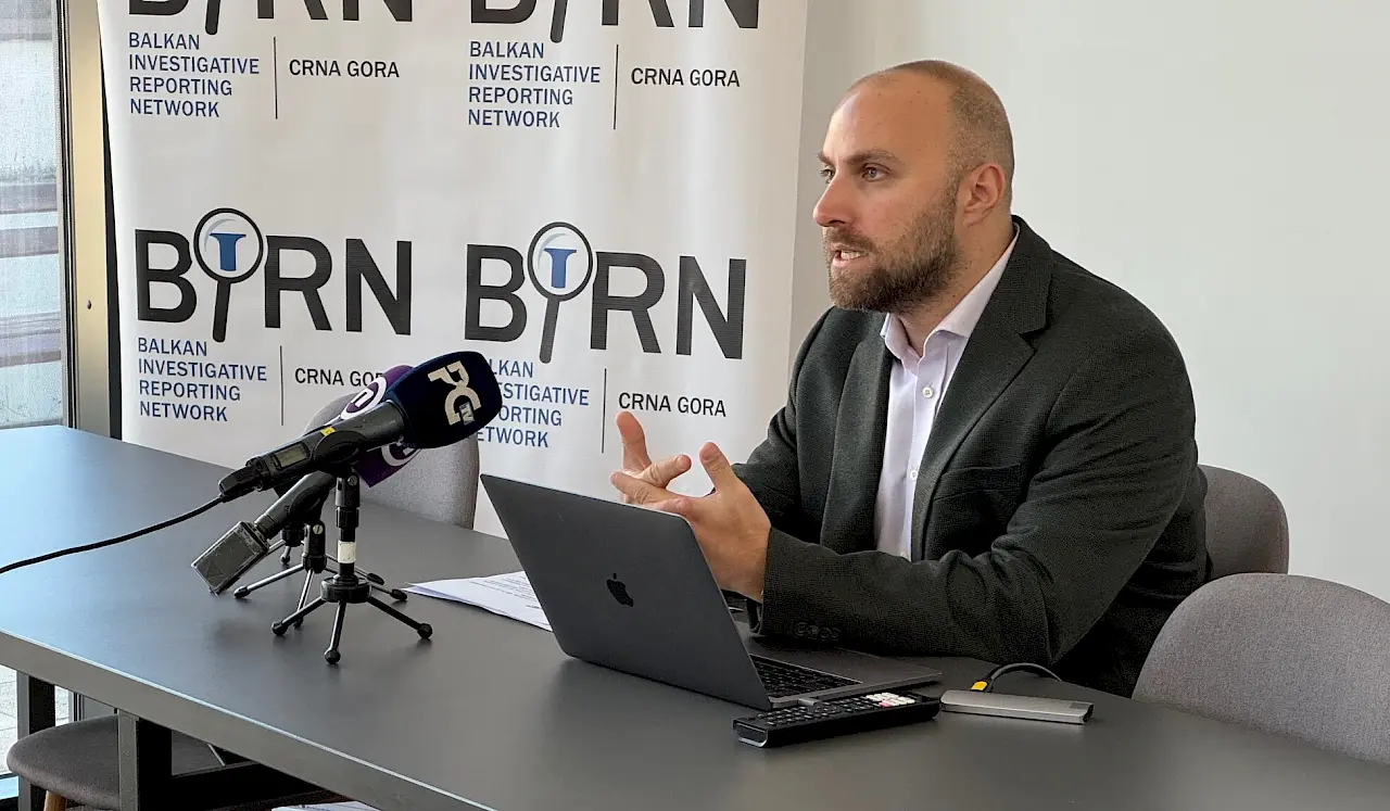 Vuk Maraš na predstavljanju analize BIRN Crna Gora. Foto: BIRN/Samir Kajošević