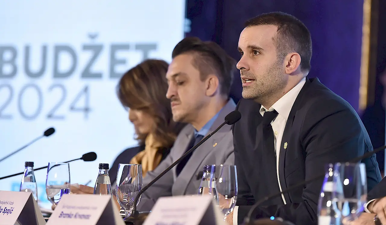 Milojko Spajić i Novica Vuković na konferenciji za novinare. Foto: Vlada Crne Gore