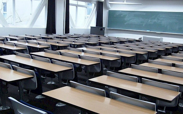 Kriptovalute van učionica, mladi uče na internetu