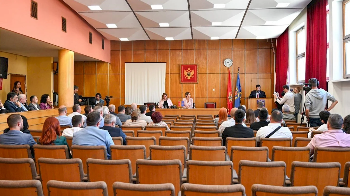 Bez tendera potrošili preko pola miliona eura