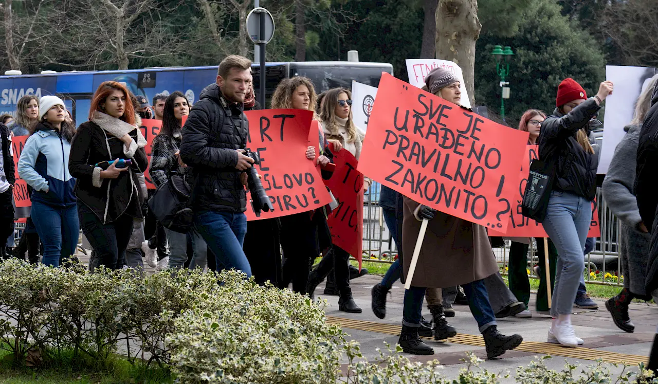 Protestna šetnja u Podgorici povodom Međunarodnog dana žena. Foto: BIRN/Samir Kajošević